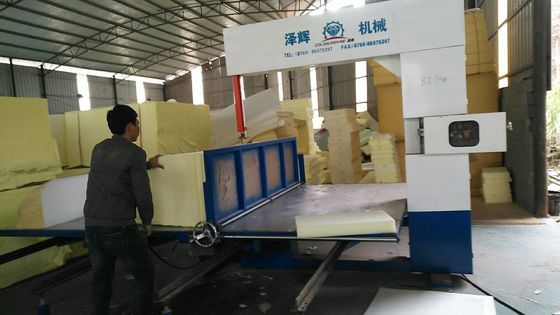 Vertikal Polyurethane Mattress Foam Cutting Machine Kawat Cepat Semi Otomatis