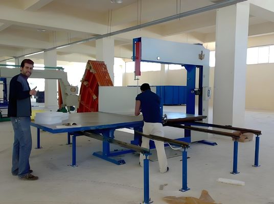 Efisiensi Manual Vertikal Sponge Cutting Machine Mitsubishi Servo Motors Sistem Kontrol PLC