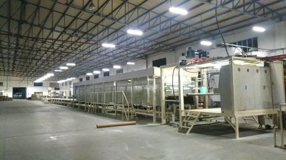 Pelanggan ditempatkan Polyurethane Foam Machine dengan dan 1,0-1,25m Foaming Height dikendalikan oleh PLC