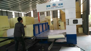 Mesin pemotong busa vertikal listrik dengan kontrol PLC untuk pengolahan EVA dan EPE